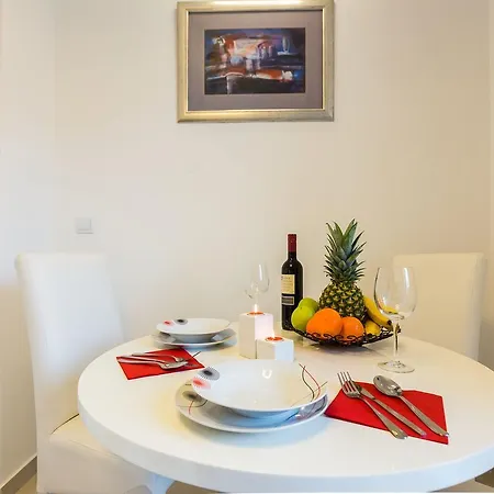 Fifi W. Parking In Old Town Apartamento Zadar