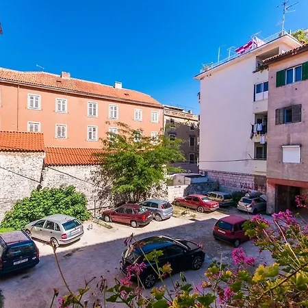 Appartamento Fifi W. Parking In Old Town Zara