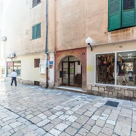 Fifi W. Parking In Old Town Appartamento Zara