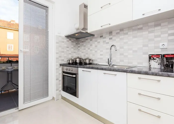 Fifi W. Parking In Old Town Apartman *