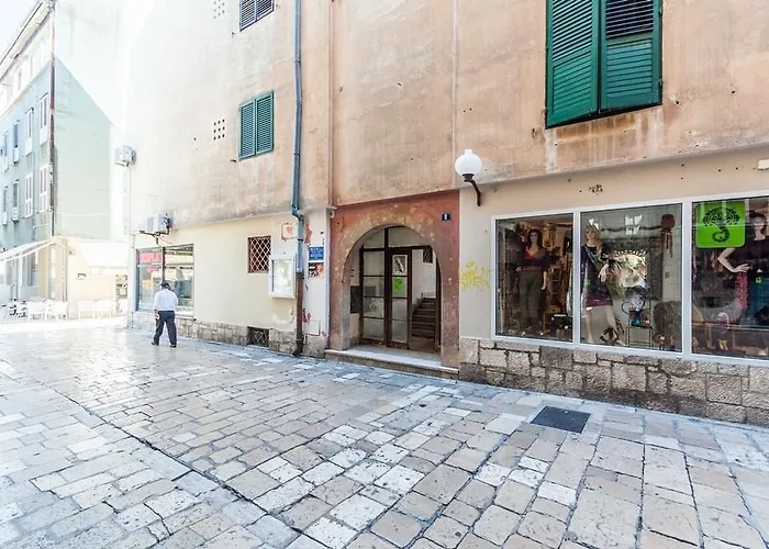 Fifi W. Parking In Old Town Apartman Zadar
